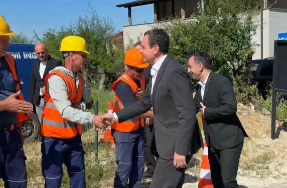 Basha inaguron punimet në rrugën Arllat Malishevë