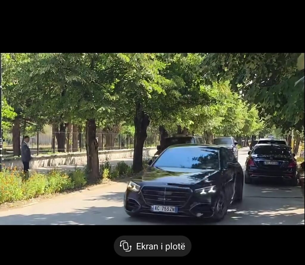 Qeveria merr Mercedez Benzat e rinj  të sapo dala nga fabrika gjermane 